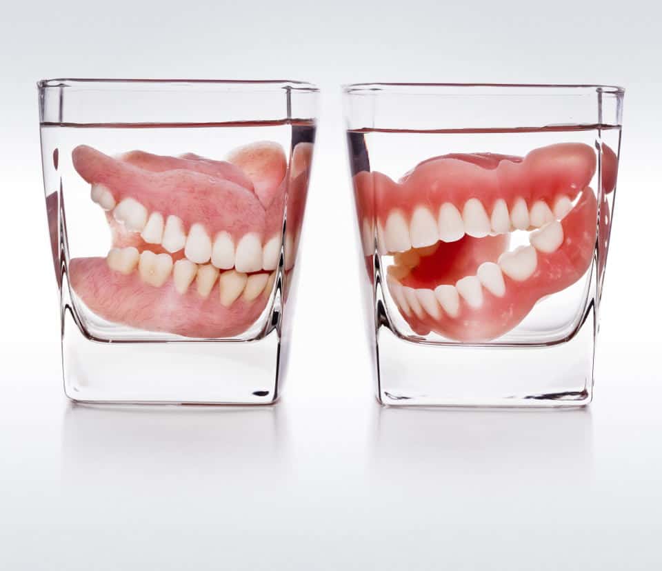 چگونه از دندان مصنوعی مراقبت کنیم؟ |طریقه مراقبت از دندان مصنوعی - ژنیک